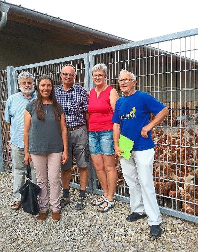 Der Hof der Familie Gaus ist Ziel eines Besuchs von Verena Föttinger (Zweite von links).  Foto: ÖDP Foto: Schwarzwälder-Bote
