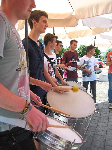 Immer feste drauf: Verschiedenste Schlagzeuginstrumente konnten beim Tag der offenen Tür getestet werden.  Foto: Privat Foto: Schwarzwälder-Bote