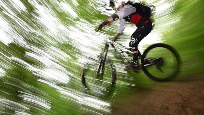 Mountainbiker landet ungebremst in Böschung