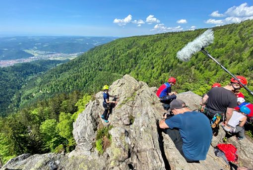 Dreharbeiten auf rund 1000 Höhenmeter am Kandelfelsen. Foto: Copyright: SWR