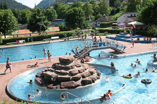 Das Freibad  in Bad Liebenzell ist jetzt noch attraktiver. Foto: Archiv