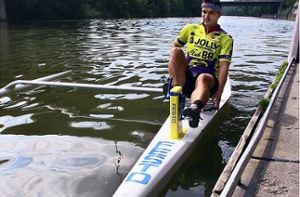 Ingo-Kai Schoffer auf dem Neckar: Jetzt peilt er mit dem Kanubike wieder einen Rekord an. Foto: StN