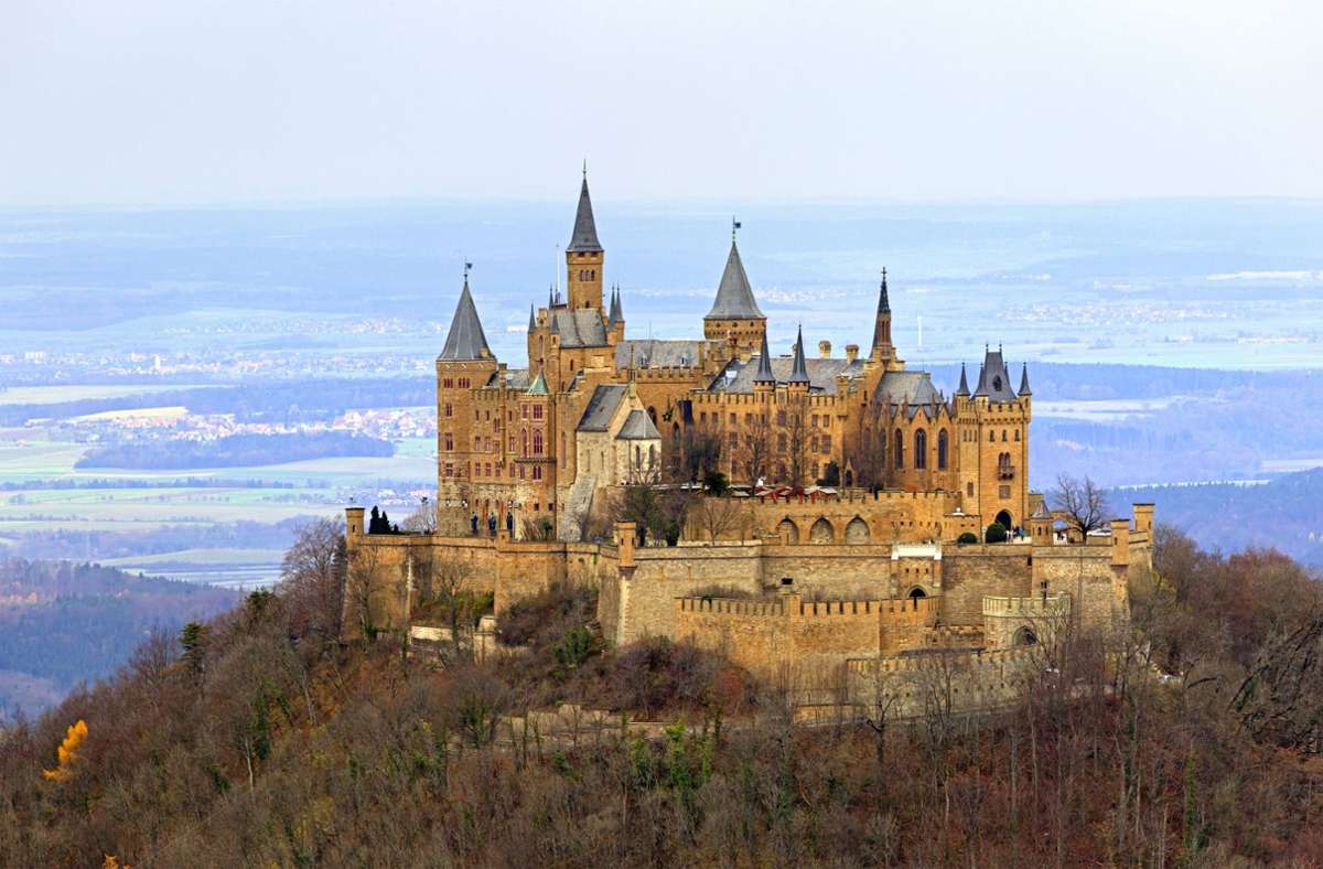 Die Burg Hohenzollern hat noch Risse vom stärkeren Beben im Jahr 1978. Foto: imago images//M. Gann