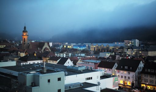 Wie dunkel sind die Wolken über Albstadts Wirtschaft? Darüber wurde vor Ort diskutiert. Foto: Steffen Maier
