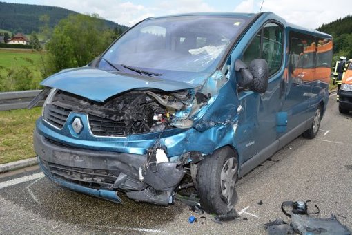 Am Mittwochabend ist ein 31-Jähriger bei einem Unfall auf der B 463 bei Haigerloch schwer verletzt worden. (Symbolfoto) Foto: kamera24.tv
