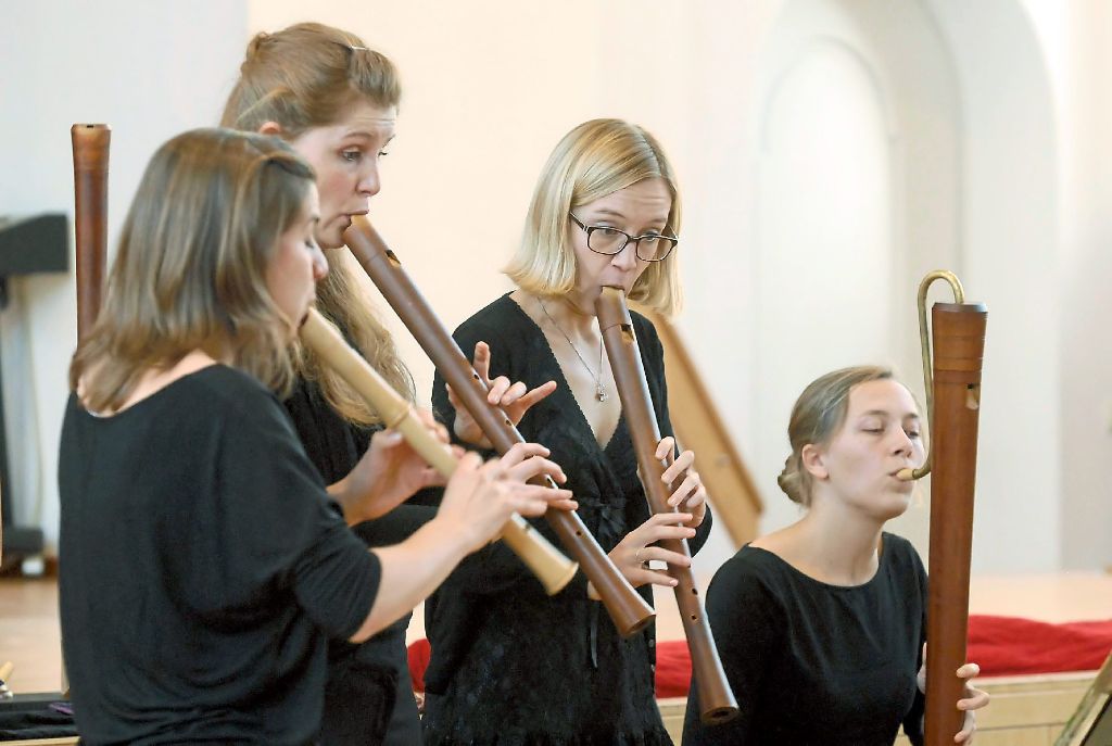 Flauto Consort aus Freiburg begeisterten beim Konzert in der Musikschule in Lahr die Zuhörer. Dabei brachten sie Instrumente von der Sopran- bis zur Bassflöte zum Klingen. Foto: Baublies Foto: Lahrer Zeitung