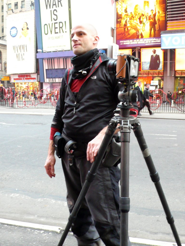 Steffen Schrägle bei der Arbeit am Time Square  Foto: Kruse