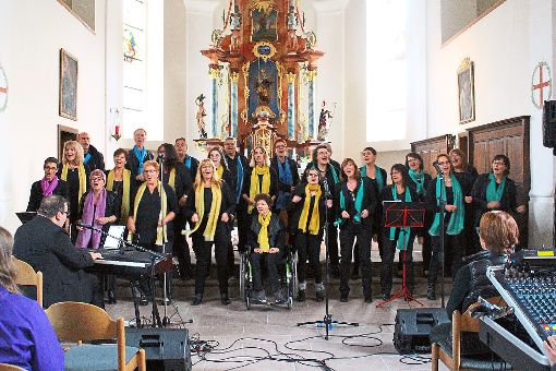 Der Gospelchor In Spirit riss beim Konzert in der Georgskirche die Zuhörer mit.  Foto: Bender Foto: Schwarzwälder-Bote
