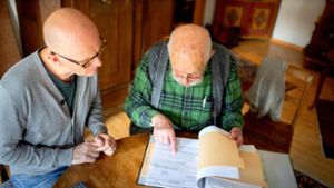 Ältere Menschen, die pflegebedürftig werden, können schnell in finanzielle Nöte geraten. Foto: Imago images/photothek/Ute Grabowsky