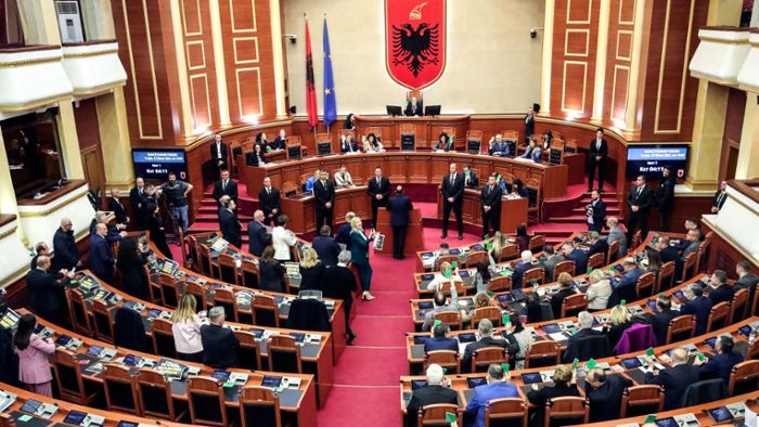 Albaniens Parlament billigt Migrationsabkommen mit Italien