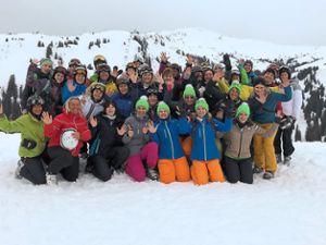 Rund 50 Frauen nutzten das Angebot des TuS Gutach und genossen einen Skitag Ladies only im Bregenzer Wald.  Foto: Heinzmann Foto: Schwarzwälder Bote