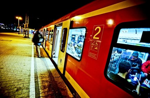 Auf der S-Bahn-Linie S2 ist es am Freitagmorgen zu Verspätungen und Zugausfällen gekommen. (Symbolfoto) Foto: dpa