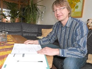 Neues Energieprojekt: Jürgen Bortloff stellt die Pläne für die Repowering-Windkraftanlage vor. Foto: Wiegert