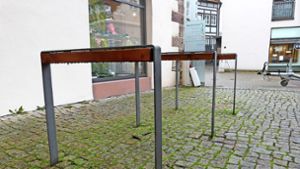 Die von der Stadt aufgestellten Fahrradständer beziehungsweise die gewählten Plätze dafür gefallen nicht allen. Foto: Sebastian Bernklau