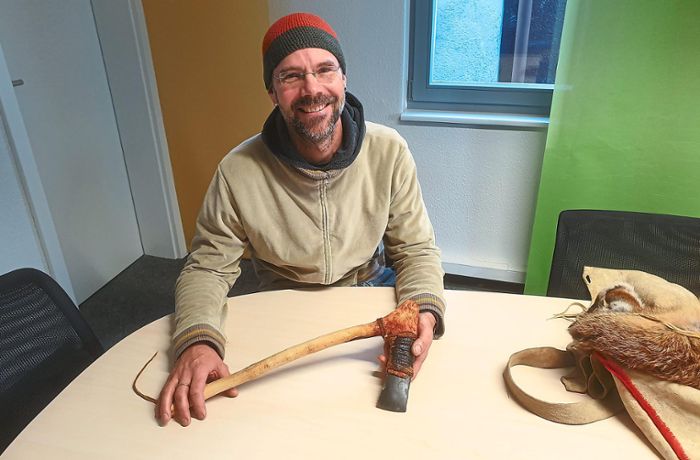 Steinzeitliche Winter-Tour: Schramberger wandert mit selbstgebauter Ausrüstung nach Freiburg