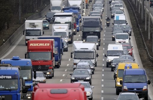 Kilometerlange Staus sind Alltag auf deutschen Autobahnen Foto: dpa