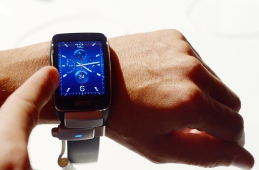 Smartwatches von verschiedenen Herstellern sind der Renner auf der IFA in Berlin. Auf dem Foto ist eine Samsung Gear S Smartwatch zu sehen.