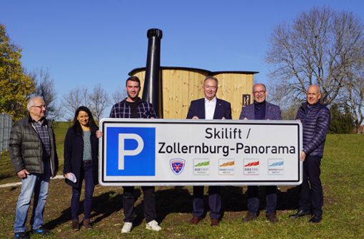 Der Parkplatz Skilift wurde erweitert und trägt nun den Beinamen Zollernburg-Panorama. Foto: Kuster