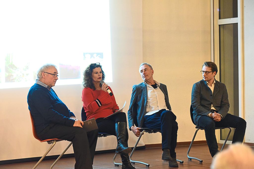Rainer Prewo (von links), Moderatorin Marcella Danner, Klaus Fehrenbach und Patrick Schreib stellen sich den Fragen des Publikums.Fotos: Schnekenburger