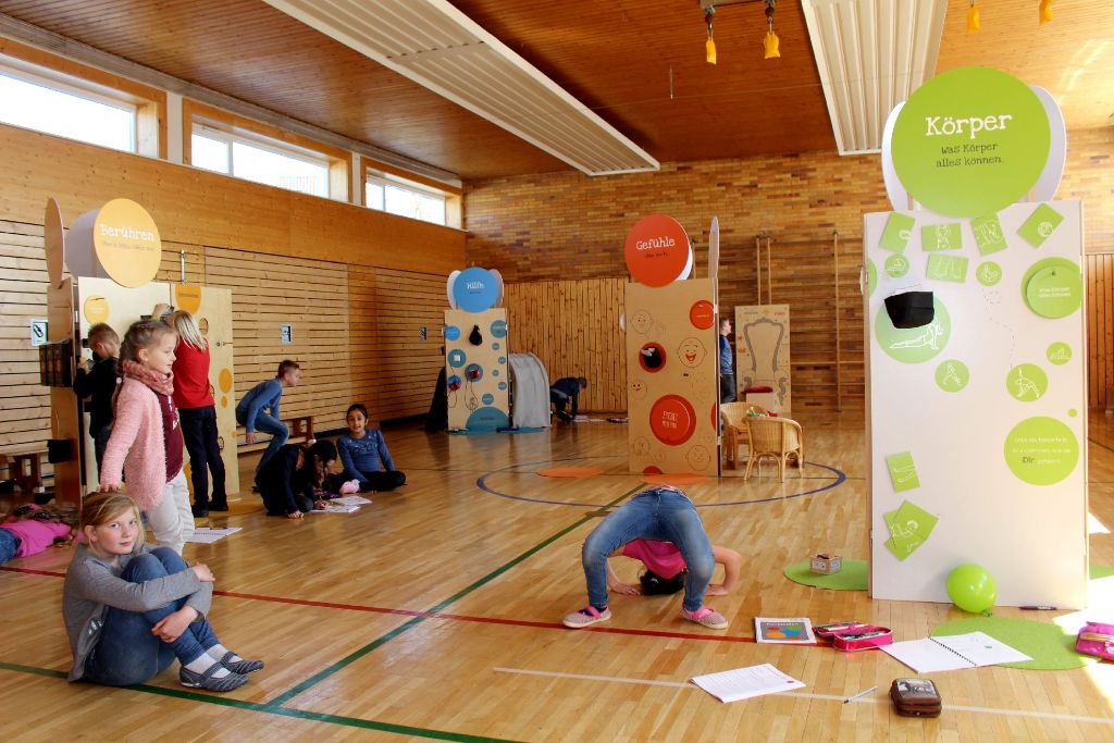 Die Schüler der Grundschule Stetten lernen an verschiedenen Stationen ihre Grenzen und sich selbst kennen.  Foto: Böhm Foto: Schwarzwälder-Bote