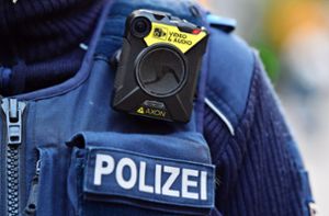 Bodycams der Polizei zeichnen die Tat in Rottweil auf. Foto: Martin Schutt/dpa