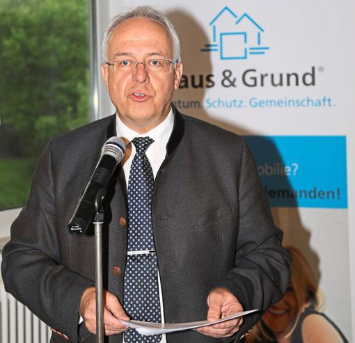 Bernd Rau berichtete von steigenden Mitgliederzahlen bei Haus & Grund  in Nagold. Foto: Priestersbach Foto: Schwarzwälder Bote