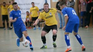 Mit 4:0 setzte sich die SG Weildorf/Bittelbronn (gelbe Trikots)  im Halbfinale gegen den SV Heiligenzimmern durch und entschied auch danach das Finale gegen Stetten mit 3:1 für sich. Foto: Kara
