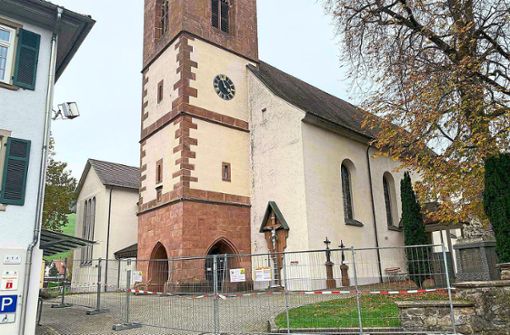 Die Mühlenbacher Kirche wurde für den Gas-Einsatz abgesperrt. Foto: Kleinberger