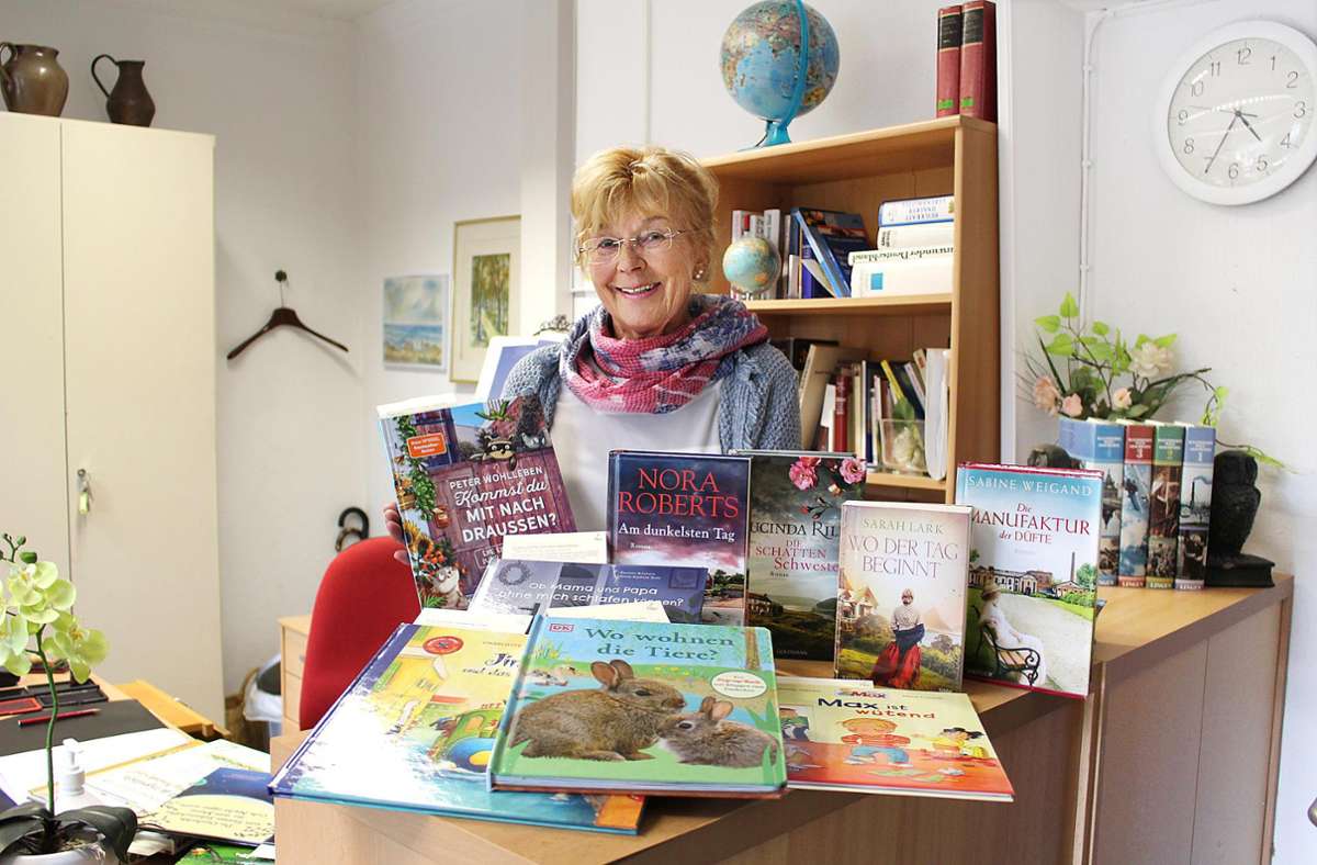 Mit viel persönlichem Einsatz und Esprit hat sie über Jahrzehnte die städtische Bücherei geleitet: Regina Hofmann. Bis Ende Februar ist sie noch im Dienst.