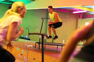 Nailton ­Heringer brachte die Sportart Jumping Fitness nach Villingen-Schwenningen. Foto: Marc Eich