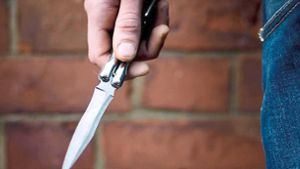 Psychisch verwirrter Mann bedroht Jugendlichen mit Messer