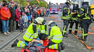 Zahlreiche Zuschauer kamen zur Feuerwehrübung, die in der Kita St. Josef in Orschweier über die Bühne ging. Foto: Decoux