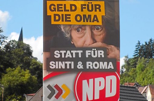 Ein Fall von Volksverhetzung? NPD-Wahlplakat in der Tailfinger Heutalstraße. Foto: Fischer