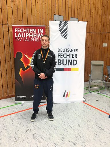 Lucas Fendt präsentiert stolz seine Medaille. Foto: Fendt Foto: Schwarzwälder Bote