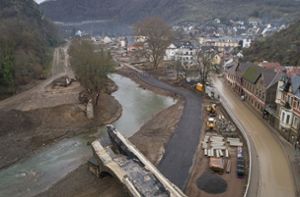 Die Ahr wurde nach der Hochwasser-Katastrophe zum Großteil wieder begradigt. Foto: dpa/Thomas Frey