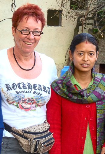 Karin Binkert-Hörmann freut sich, dass es ihrer Ziehtochter Meena und deren Familie trotz Erdbeben-Katastrophe den Umständen entsprechend  gut geht. Foto: Archiv Foto: Schwarzwälder-Bote