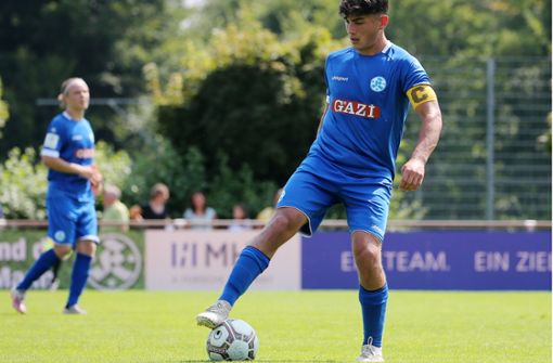 Kapitän Oguzhan Kececi und die U19 der Stuttgarter Kickers müssen  aus der Bundesliga absteigen –  der 19-jährige  Abwehrspieler wird im Sommer in die erste Mannschaft der Blauen aufrücken. Foto: Baumann/Julia Rahn
