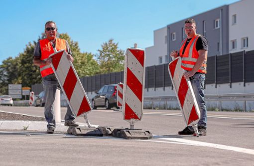 Der Projektleiter des Regierungspräsidiums Freiburg, Michael Waidele (links), und sein Kompagnon Andreas Bossert freuen sich über den einwandfreien Verlauf der B33-Sanierung. Foto: Eich