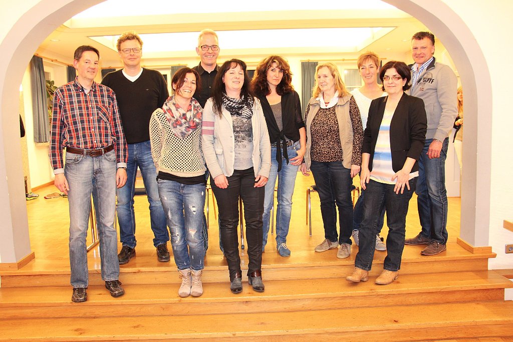 Neu formiert hat sich der Vorstand des TSV Lautlingen und Mitglieder verabschiedet.  Fotos: Raab