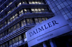 Die Konzernzentrale der Daimler AG in Untertürkheim. Foto: dapd