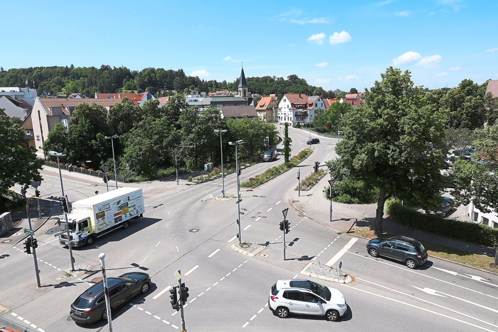 Die Kreuzung Robert-Wahl-/Hirschbergstraße: Kommt hier doch  nicht der angedachte Kreisverkehr?