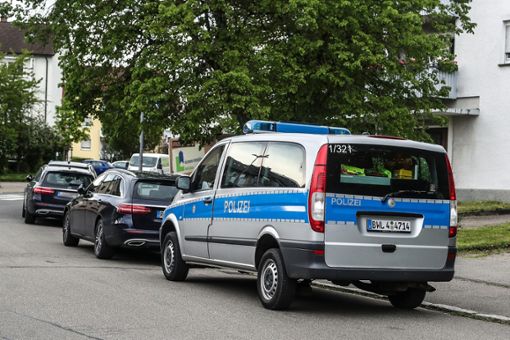 Die Polizei durchsuchte am Montag in der Konstanzer Straße in Villingen die Wohnung des 22-Jährigen, die zuvor vom SEK gestürmt worden war. Foto: Marc Eich