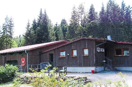 Ziel der Genusswanderung für jedermann des Schwarzwaldvereins Neuweiler ist das Heim der Sportschützengilde Neuweiler. Foto: Schabert Foto: Schwarzwälder-Bote