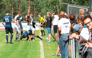 Beim Verbandspokalspiel in Neuweiler ging es gegen die Young Boys aus Reutlingen durchaus zur Sache. Foto: Kraushaar