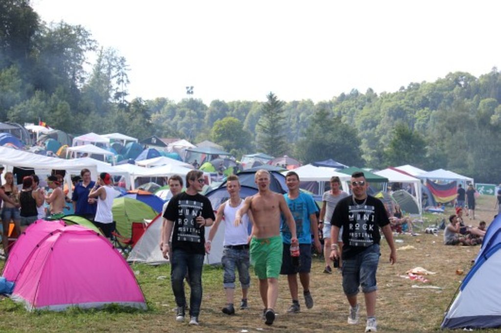 Das Mini-Rock-Festival und der Müll – die Entsorgung klappte, nur vom Hallenbadwirt gab’s Kritik. Foto: Lea Töws