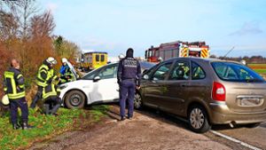 Zwei Autos krachten am Freitagmittag bei Kehl ineinander. Eine schwangere Frau wurde dabei verletzt. Foto: Dürr/Einsatz-Report 24