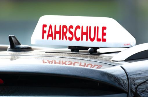 Fahrschulen im Schwarzwald-Baar-Kreis sind seit Monaten unter Druck – die Bearbeitung von Anträgen staut sich im Landratsamt. Foto: Pförtner
