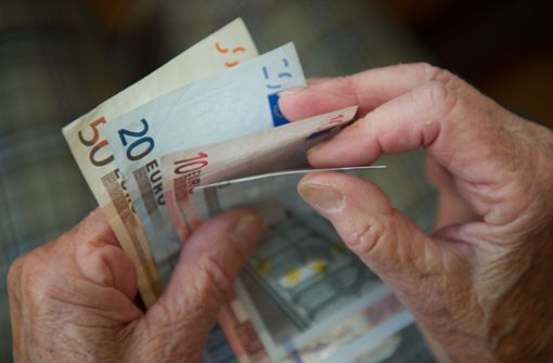 Der Betrag, den vielen Rentner tatsächlich monatlich zur Verfügung steht, ist deutlich niedriger die offizielle Durchschnittsrente. Foto: dpa/Marijan Murat
