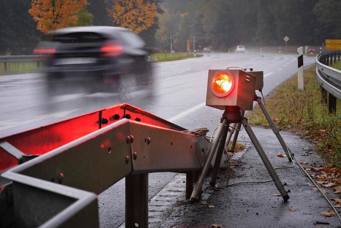 Lasermessgerät in Wildberg: Mobiler Blitzer wird von Unbekannten zerstört