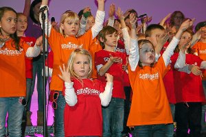 Ein Chor, der begeistert: die Singing Kids boten ein munteres Geburtstags-Programm. Foto: Trommer Foto: Schwarzwälder-Bote